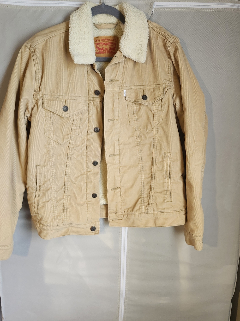 Levi's Men's Sherpa-Lined Trucker Jacket in Tan